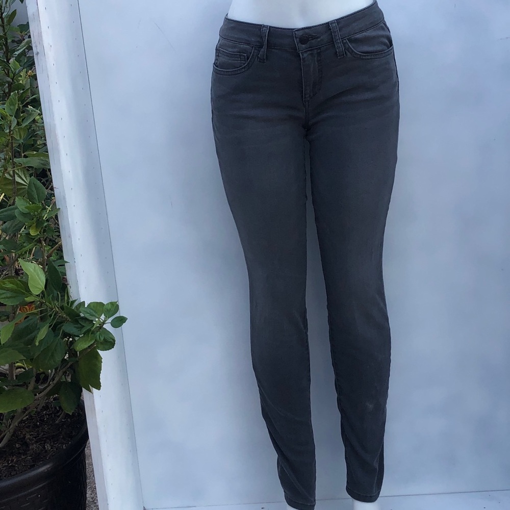 Joe’s Jeans Gray The Skinny In BESSIE Wash Size 38